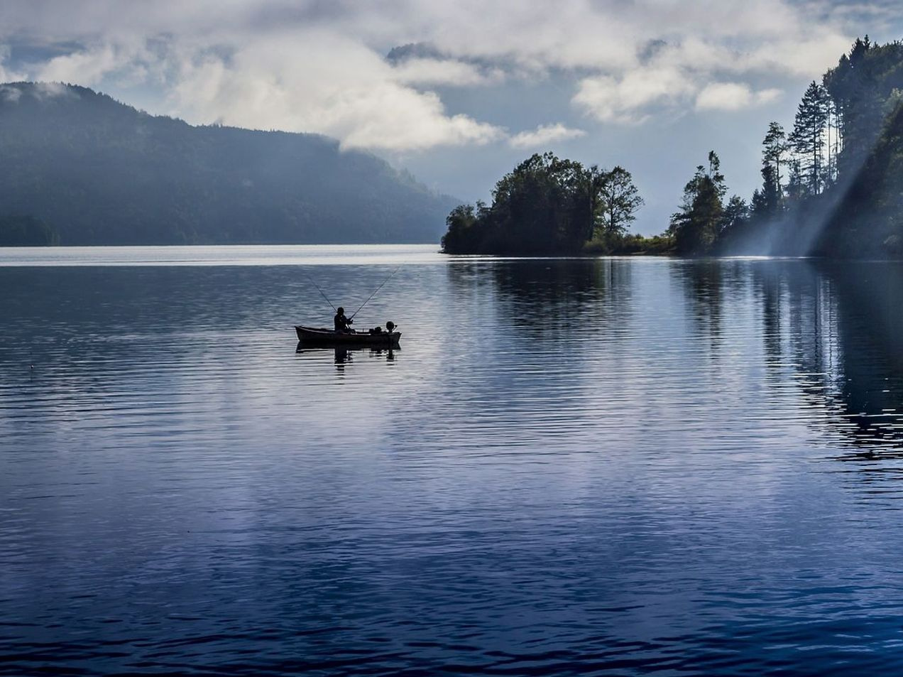 O mesmo braço do lago em quatro estações